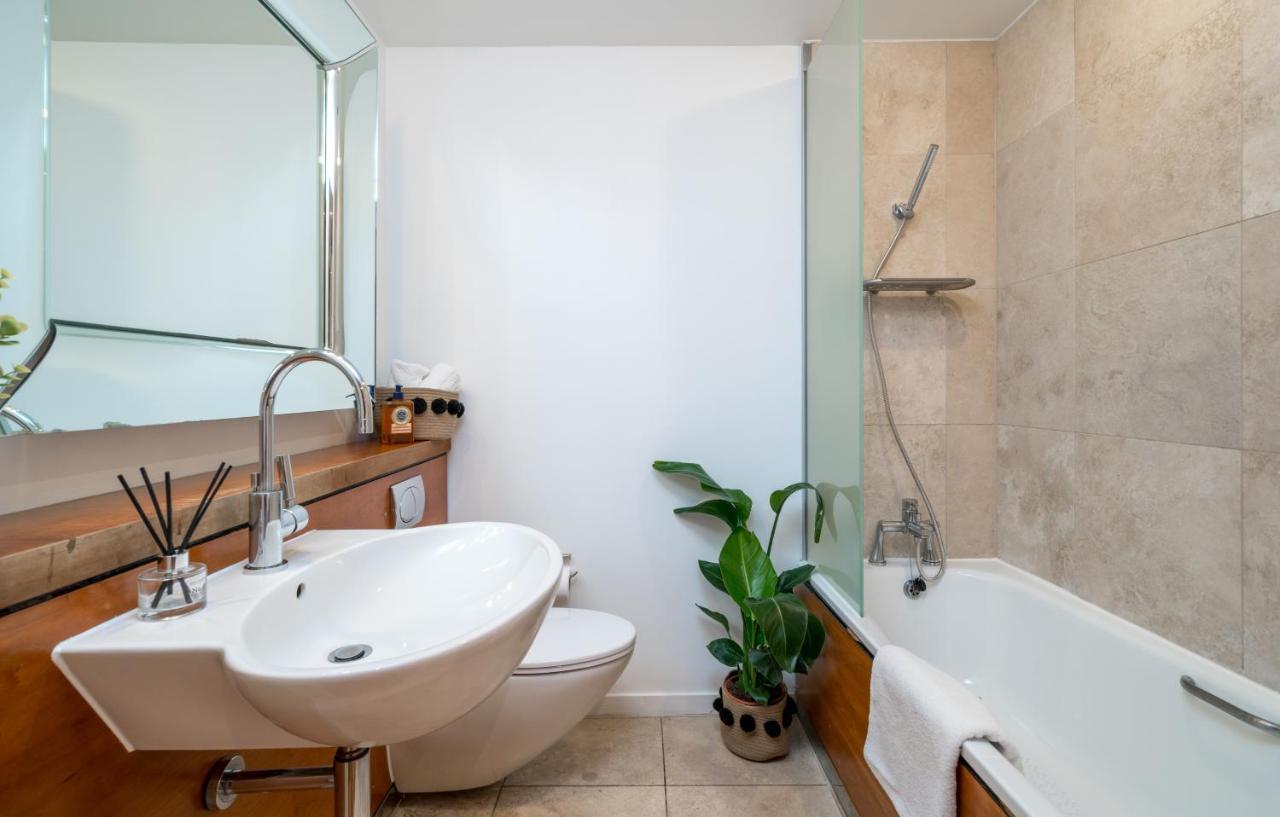 2 Bedroom Apartment With Park Views Shoreditch London Exterior foto